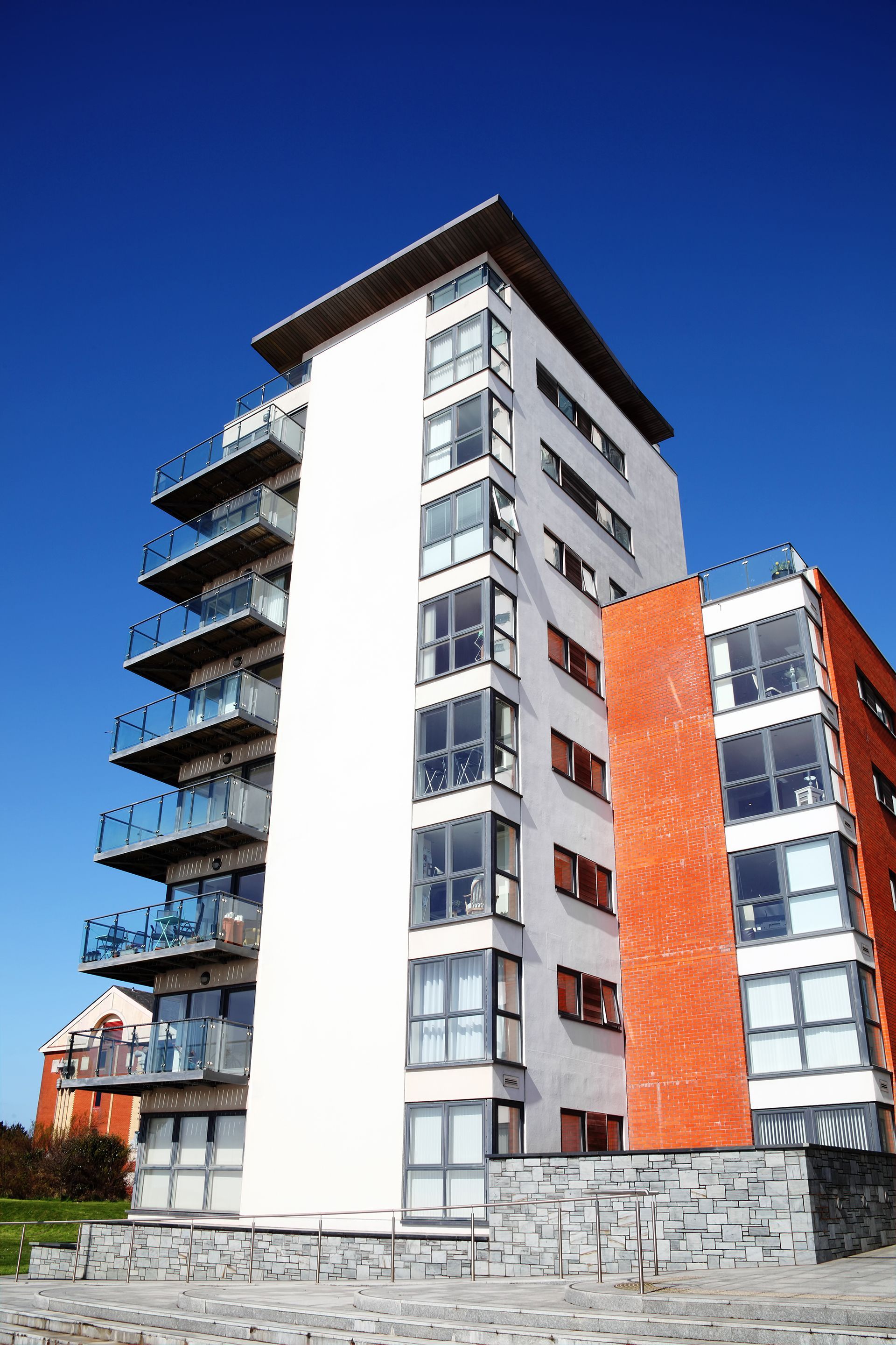 Rendering a wall cost or rendering a building cost can vary based on several factors including the type of render used, the complexity of the job, and the size of the area to be rendered