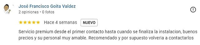 Una reseña de cinco estrellas en español que elogia la rapidez y la atención al cliente.