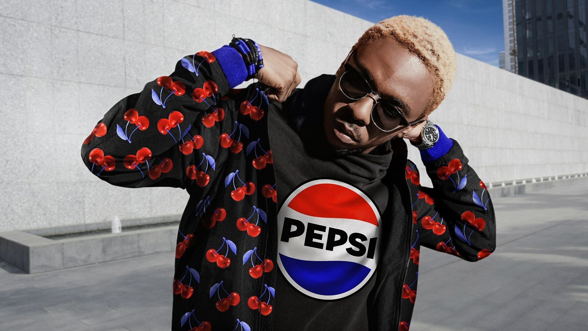 Pepsi_news-2023_unveils-new-logo-design_and_visual-identity_marking-the-iconic-brands-next-era_diet_zero-sugar_NEW-logo-person_Cola-Zero.com