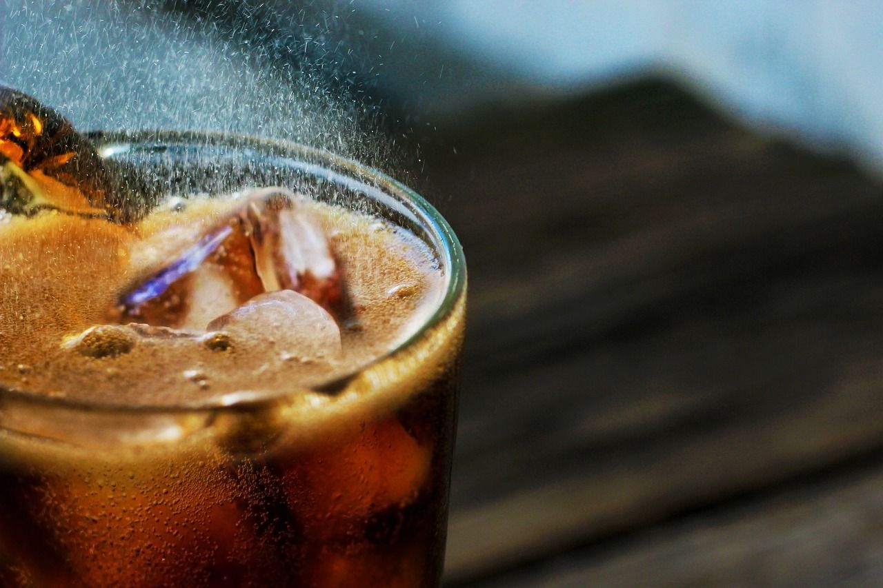 glass-of-cola-zero_bubbles_ice-cubes_Cola-Zero.com