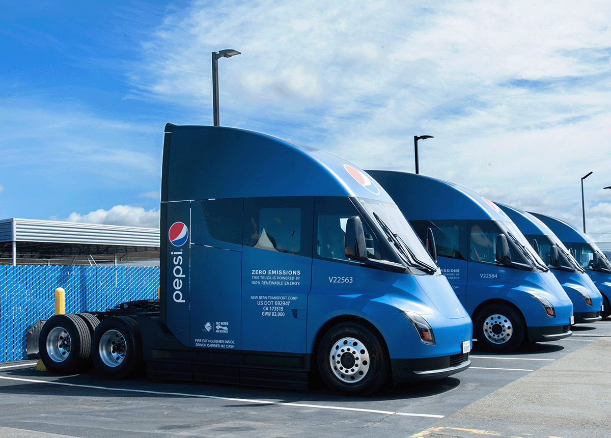 tesla_semi_fleet_truck_trailer_transport_pepsi_pepsico_zero-emissions_powered-by-100-procent-renewable-energy_cola-zero.com