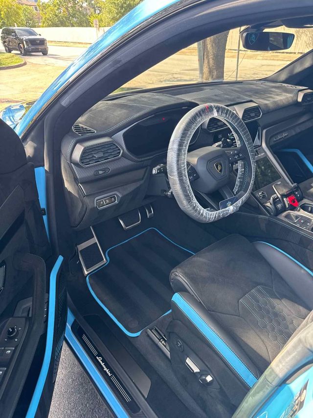 Lamborghini Urus driver seat and door sill after interior detailing, Ongowash mobile detailing serving Katy, TX