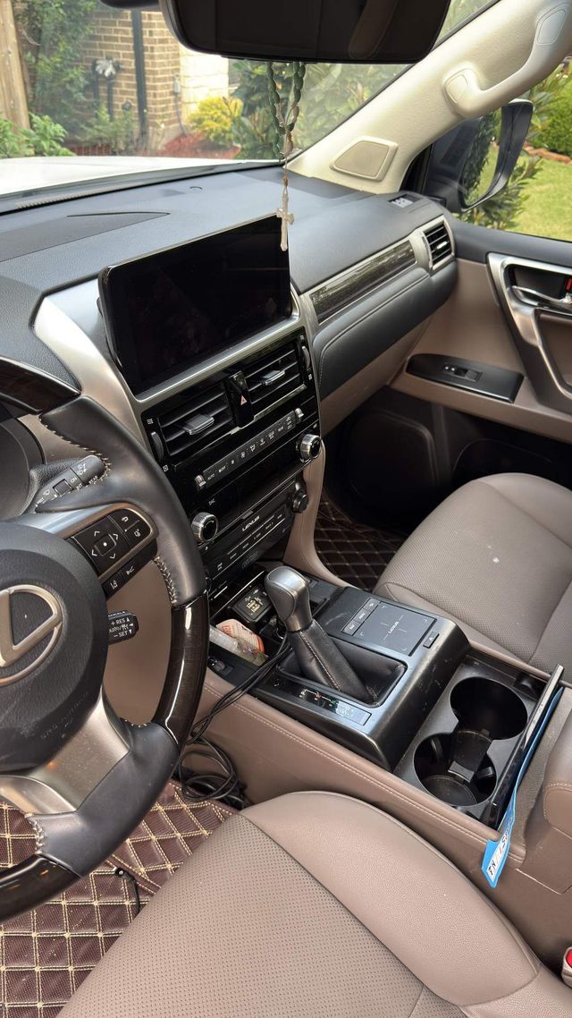 Lexus GX dashboard and screen after a full interior detail, Ongowash mobile detailing serving Richmond, TX
