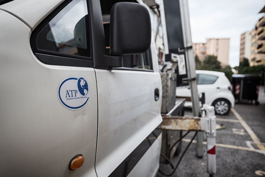 Piattaforma con elevatore per trasloco