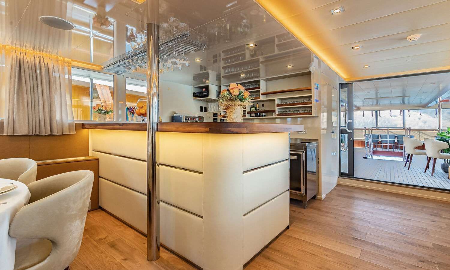 There is a bar in the middle of the room.