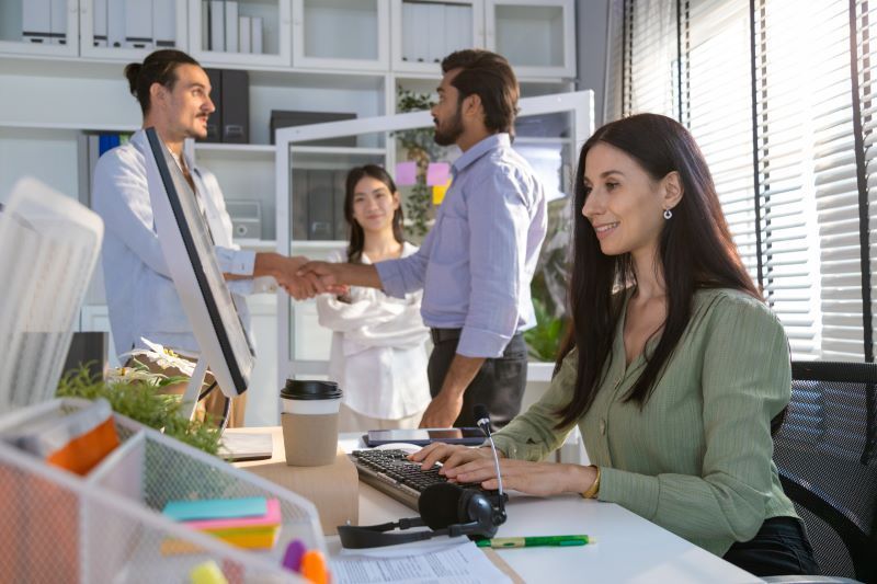 Business professionals in a meeting | Featured image for the Business Services page for Rudd Mantell Accountants