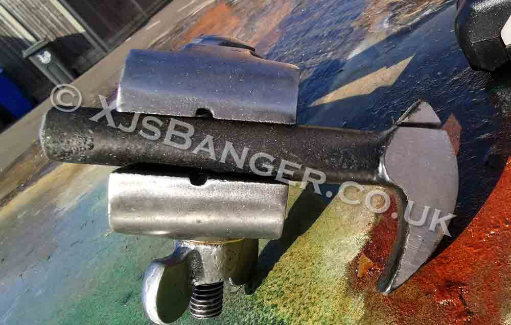 I bet you would like to have sucha nice hand vise as the one on the photo. That's right, over 100 years old, not some tin metal like these days.. How to make Jaguar trailing arm separator tool