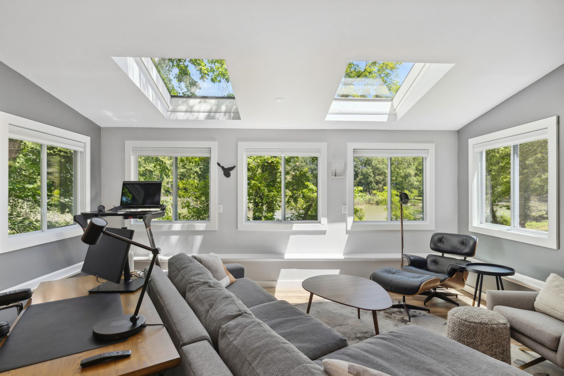 Bright living room with contemporary furnishings and natural light