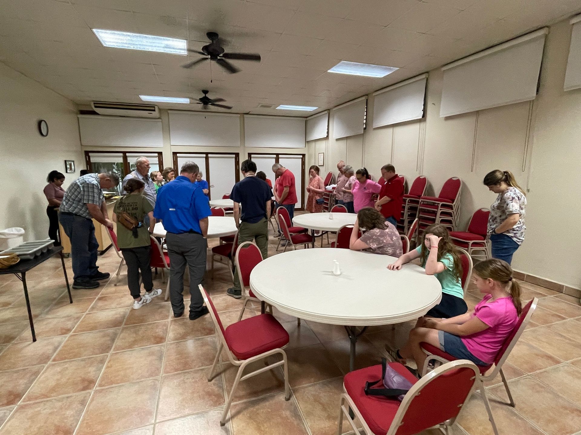 A group of people are sitting at tables in a room.