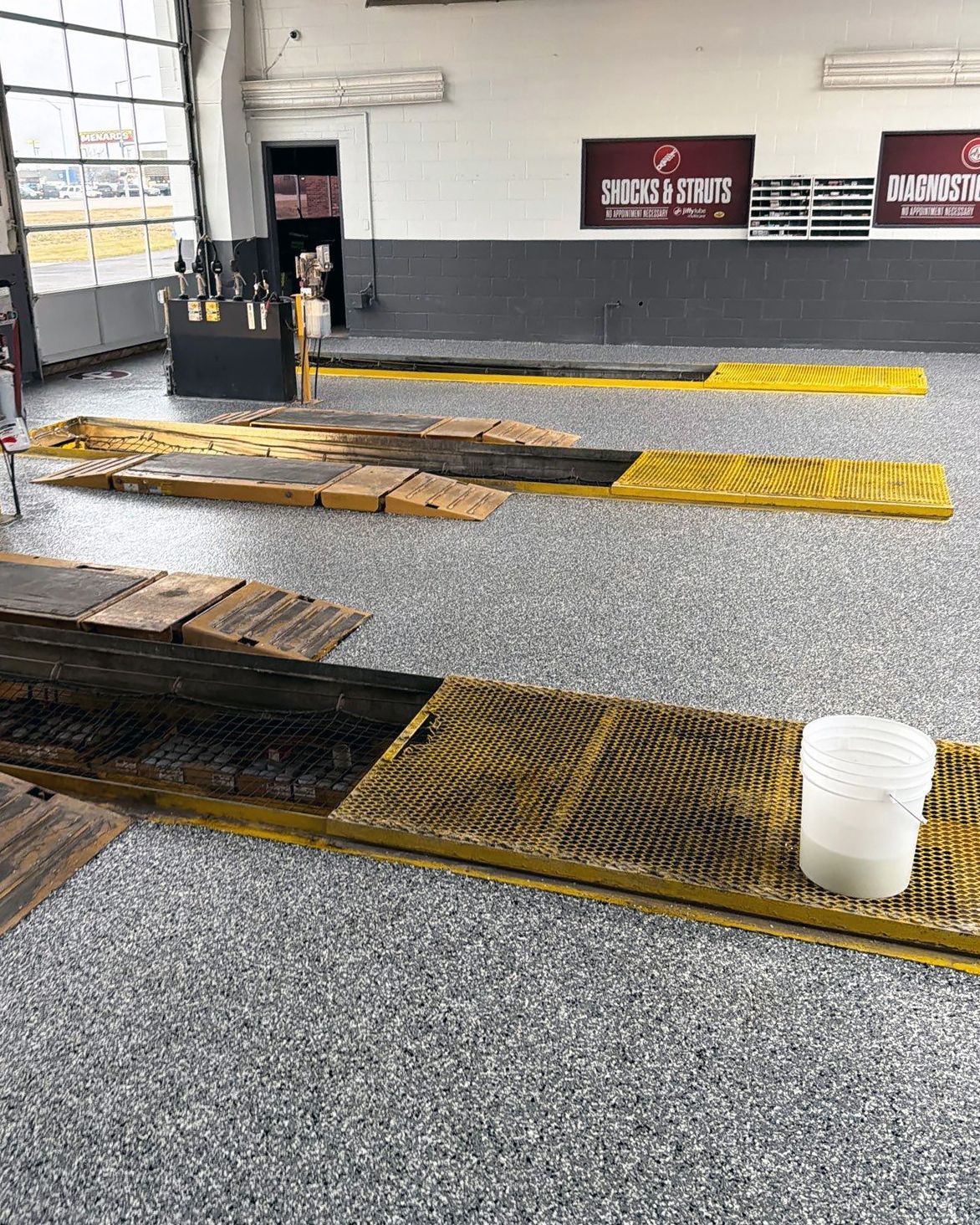 Automobile service bay with full-flake epoxy floor