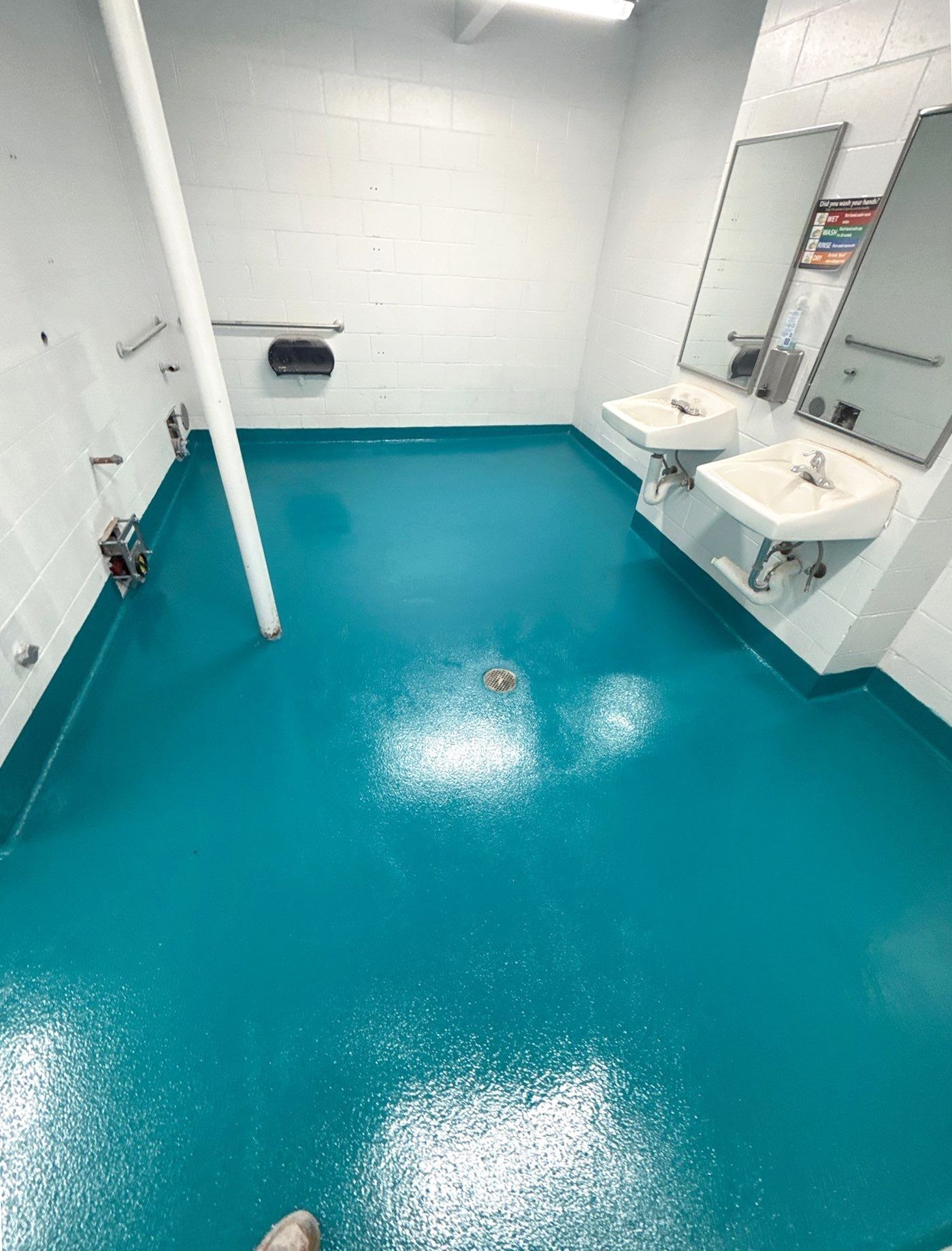 Solid-color epoxy floor in city pool interior rooms with full broadcast of 16/30 mesh sand for traction