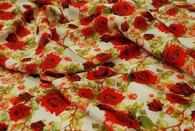 seta con fiori rossi
