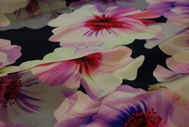 tessuto in seta di alta qualità con fiori