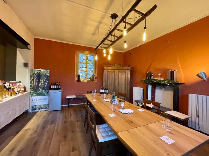 Sala per la degustazione di vini prodotti da uve autoctone piemontesi