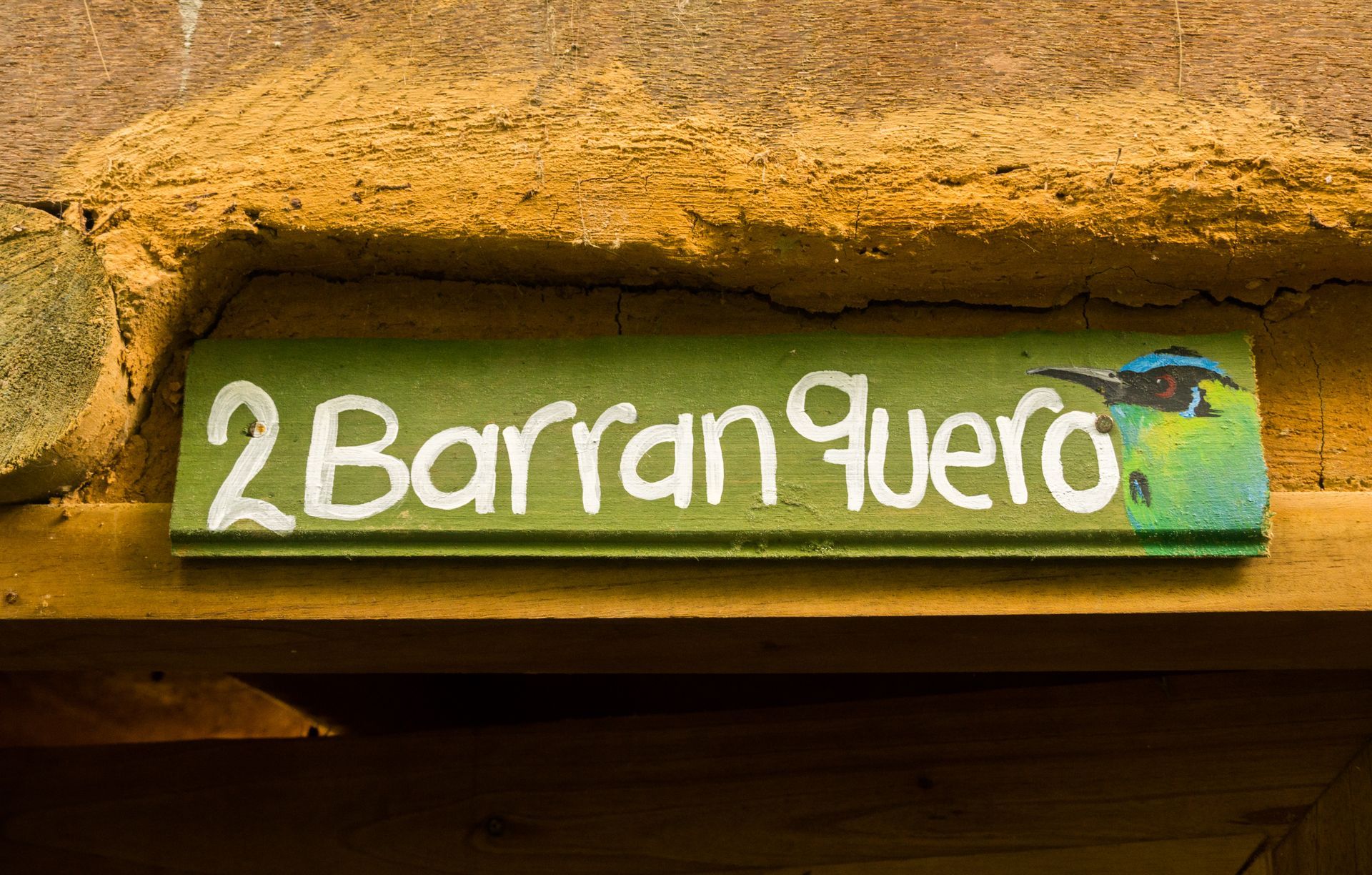 A green sign that says 2 barranguero on it