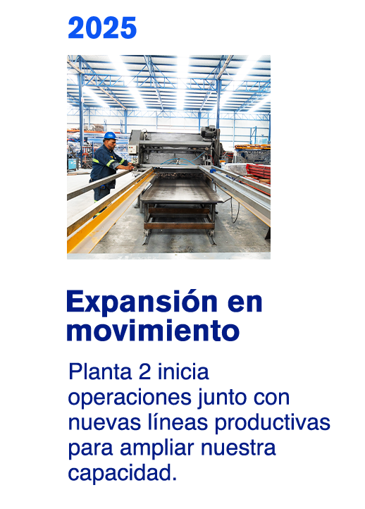 2025: Planta industrial con maquinaria; texto “Expansión en movimiento” anuncia nuevas líneas productivas.
