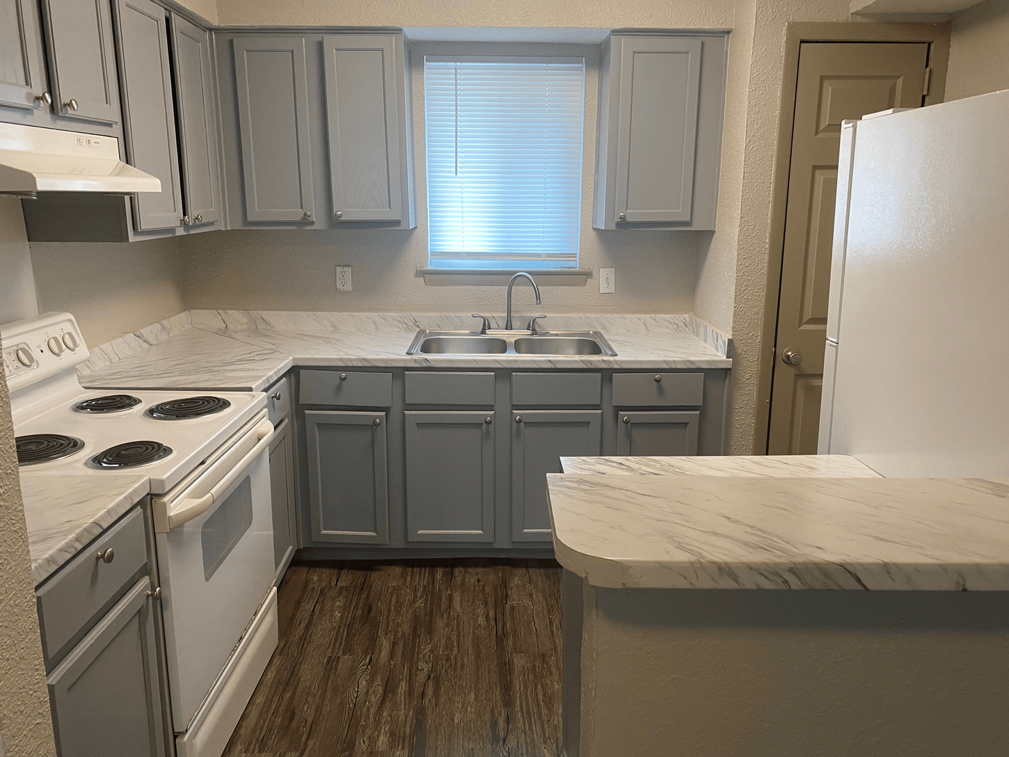 kitchen with drawers 
