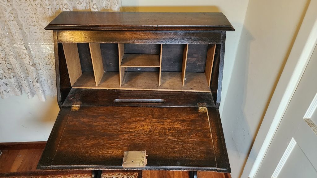 Wooden Furniture — Marshfield, MO — Stevens Auction Service LLC