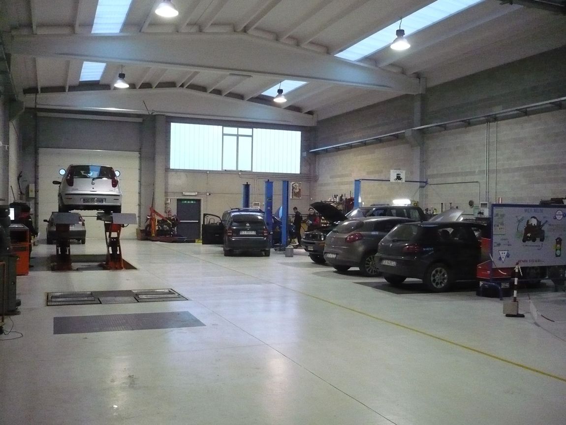volantino centro auto