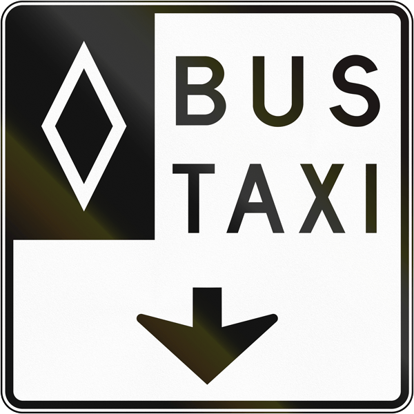 Un panneau indiquant bus taxi avec une flèche pointant vers le bas