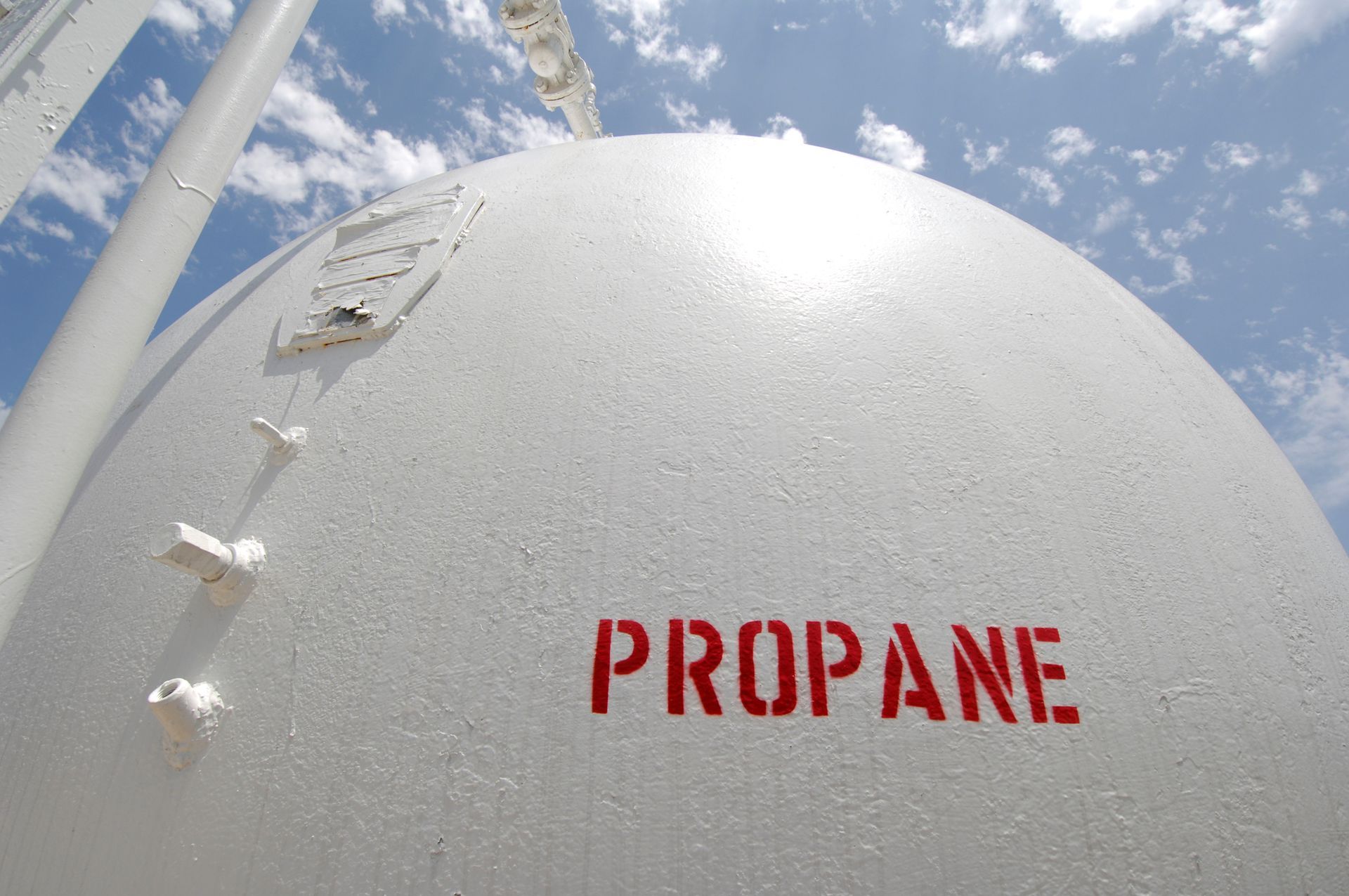 Large white propane tank provided by Redigas Inc., offering Residential Propane services in Salina, KS. Large white propane tank provided by Redigas Inc., offering Residential Propane services in Salina, KS.