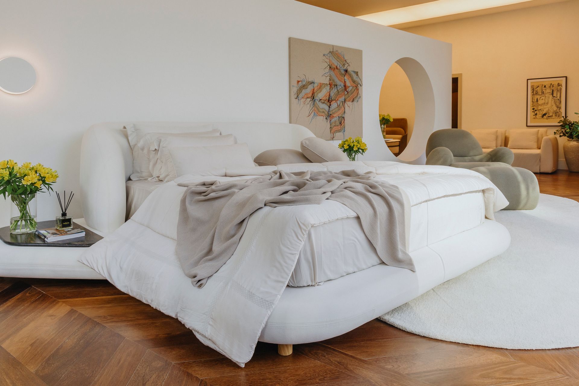 Cama Lua no interior da loja Bell'Arte Dreams em Balneário Camboriú