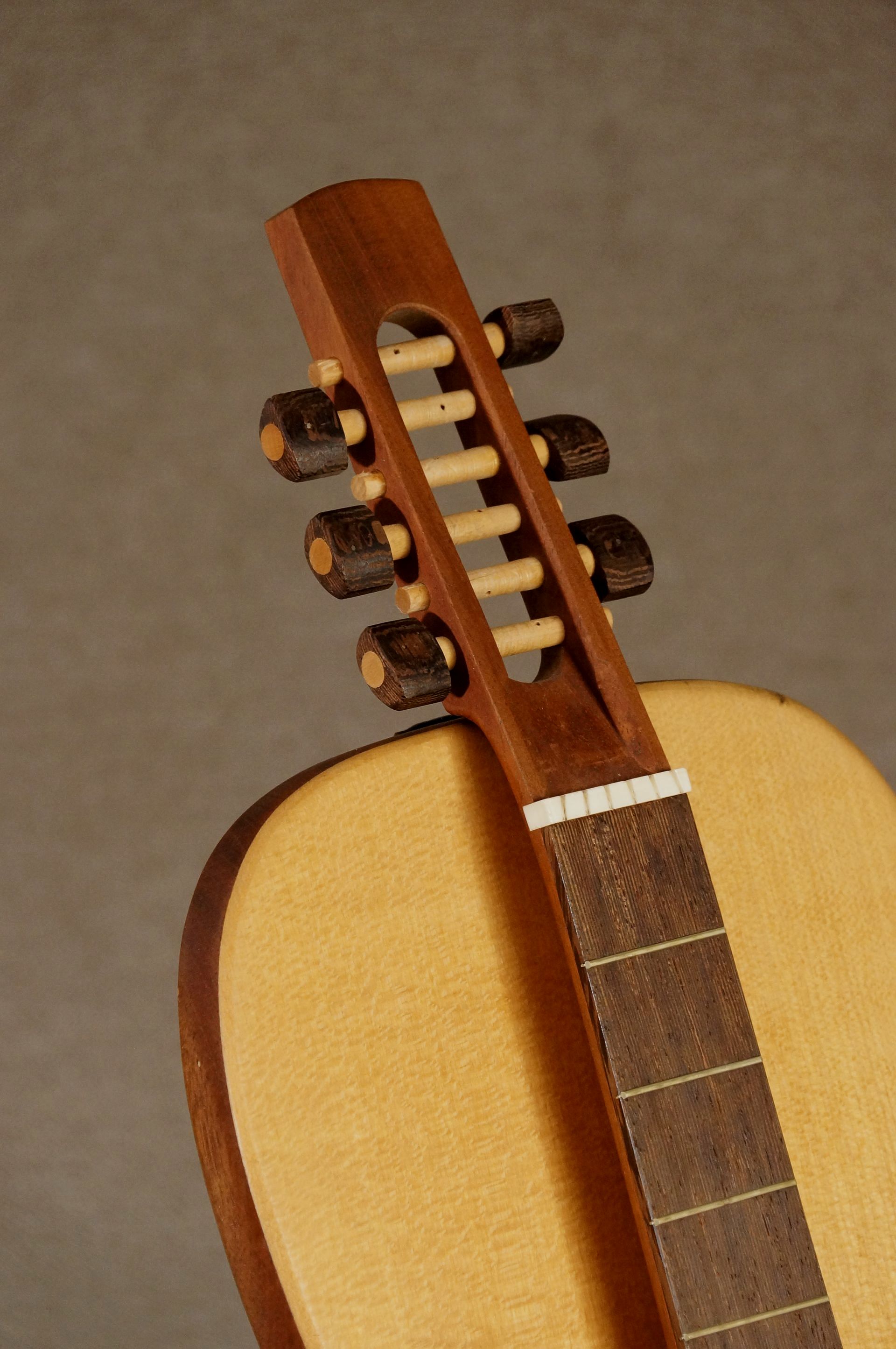 Luthara Headstock