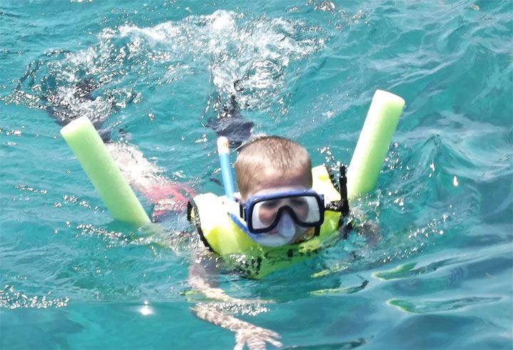 kids with floater 