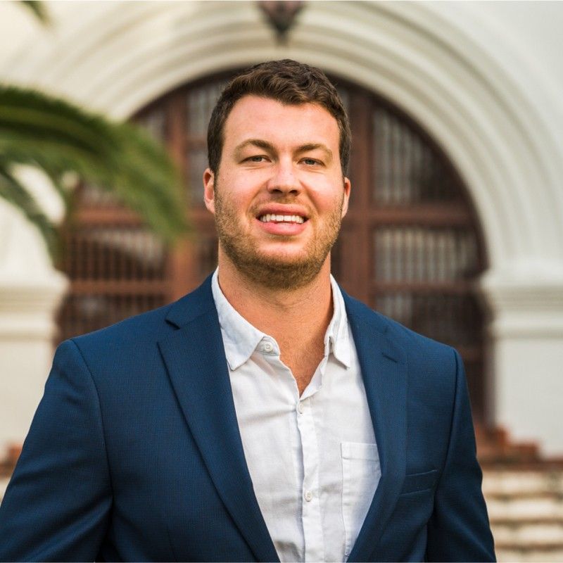 Avi Becker headshot