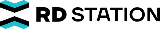 Um logotipo da estação rd com duas setas apontando em direções opostas.