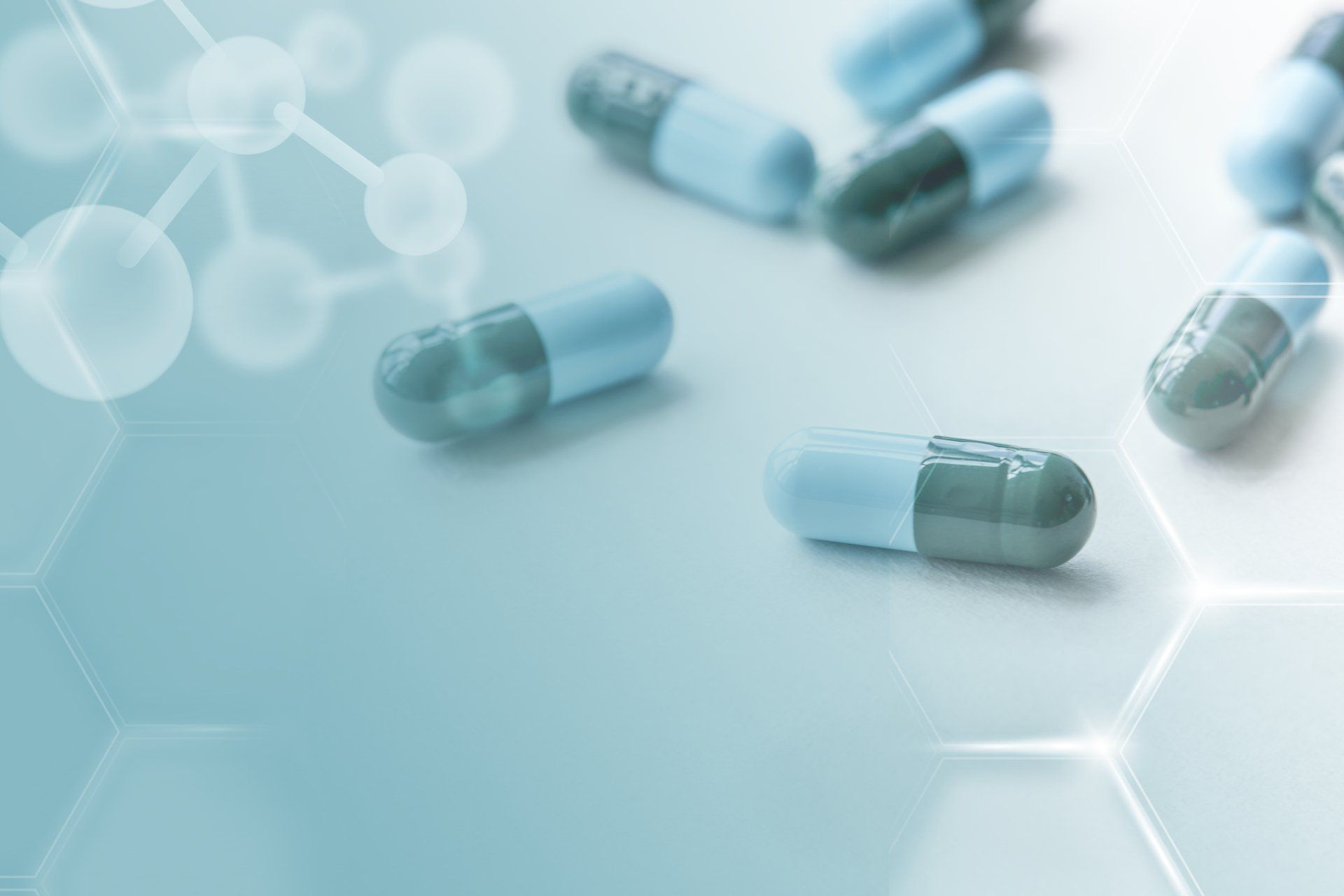 Cápsulas de medicamentos sobre uma mesa
