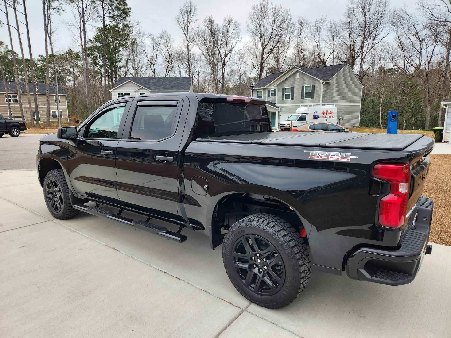 Truck bed cover protecting cargo