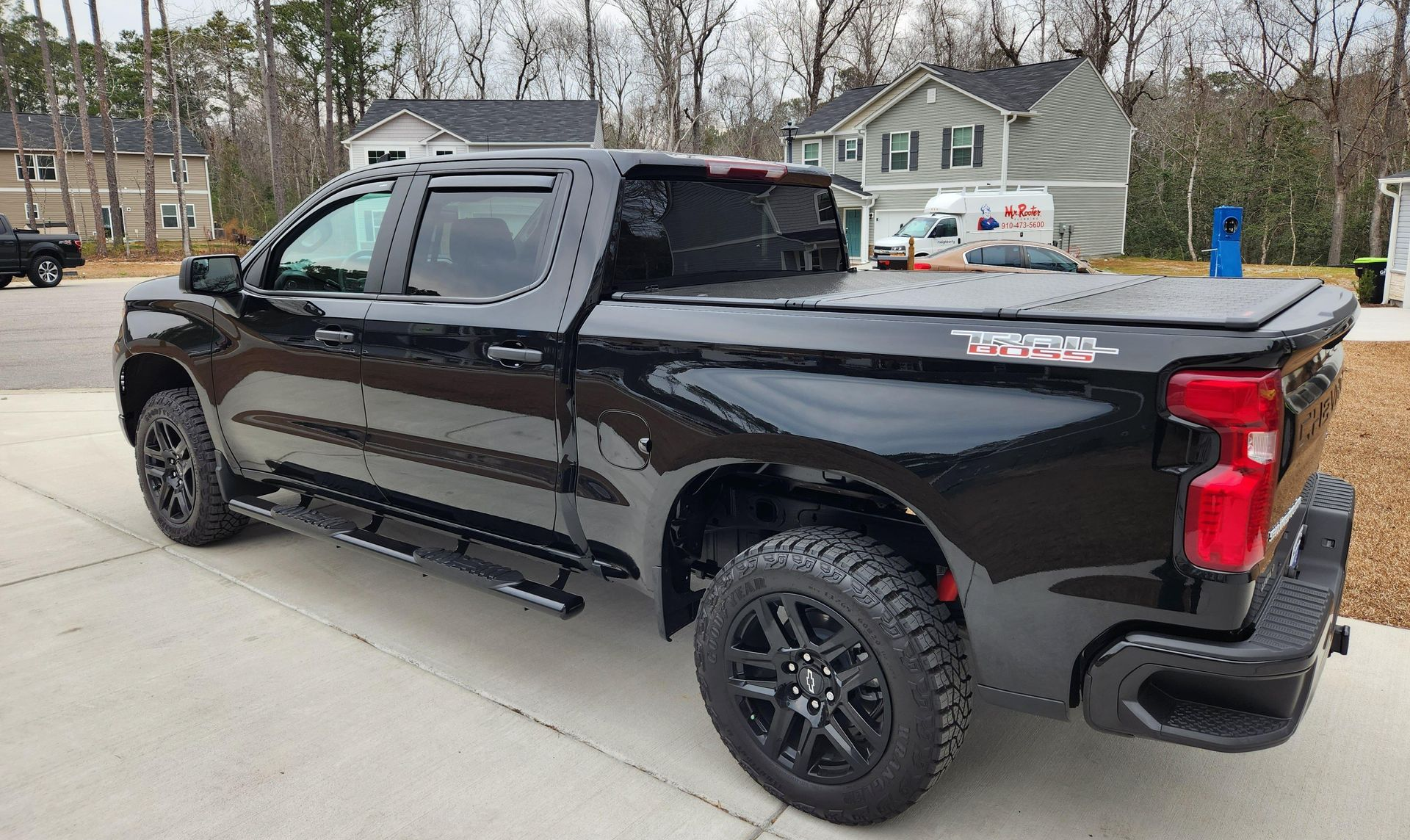Truck bed cover protecting cargo