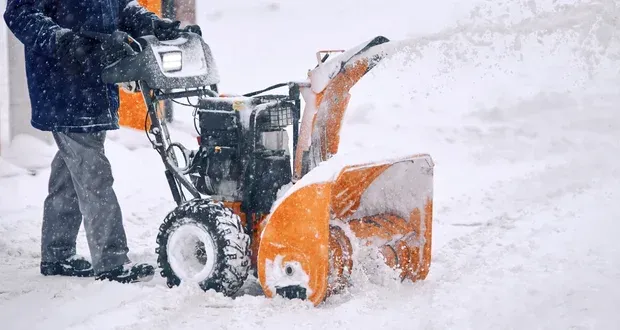 snow blowing in west bloomfield mi