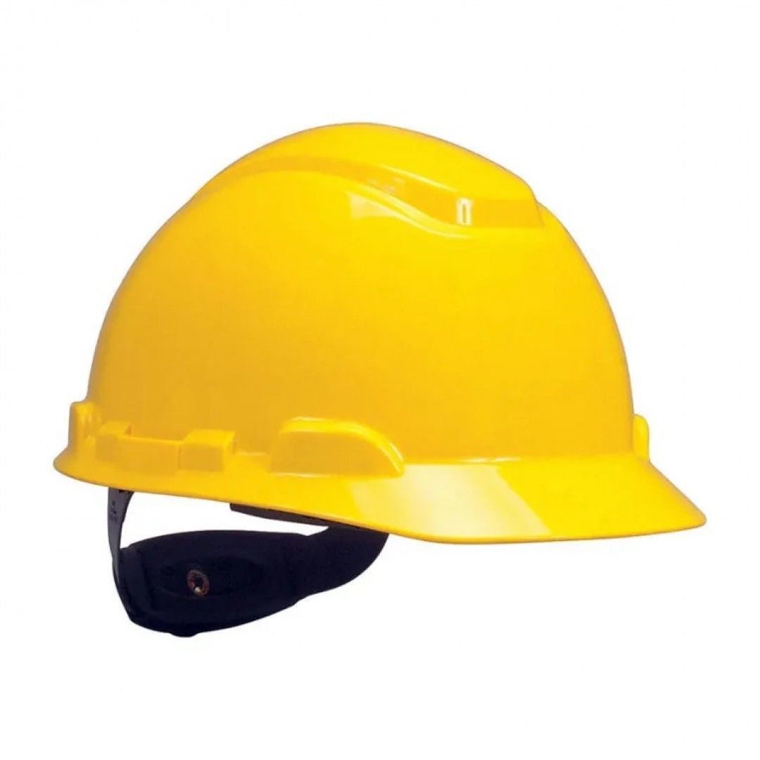 Casco amarillo con correa negra para la barbilla sobre fondo blanco.