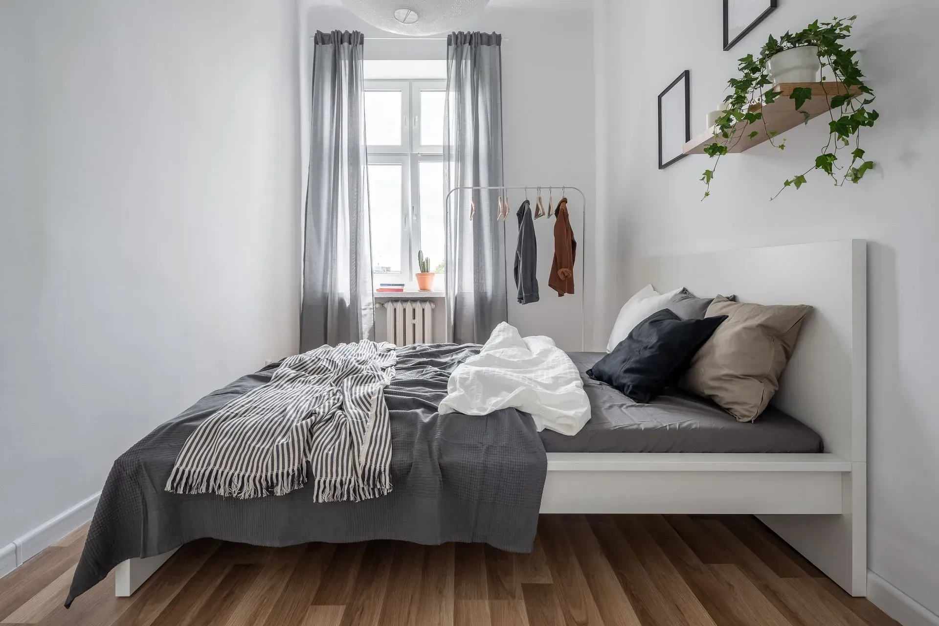 small but spacious-looking bedroom