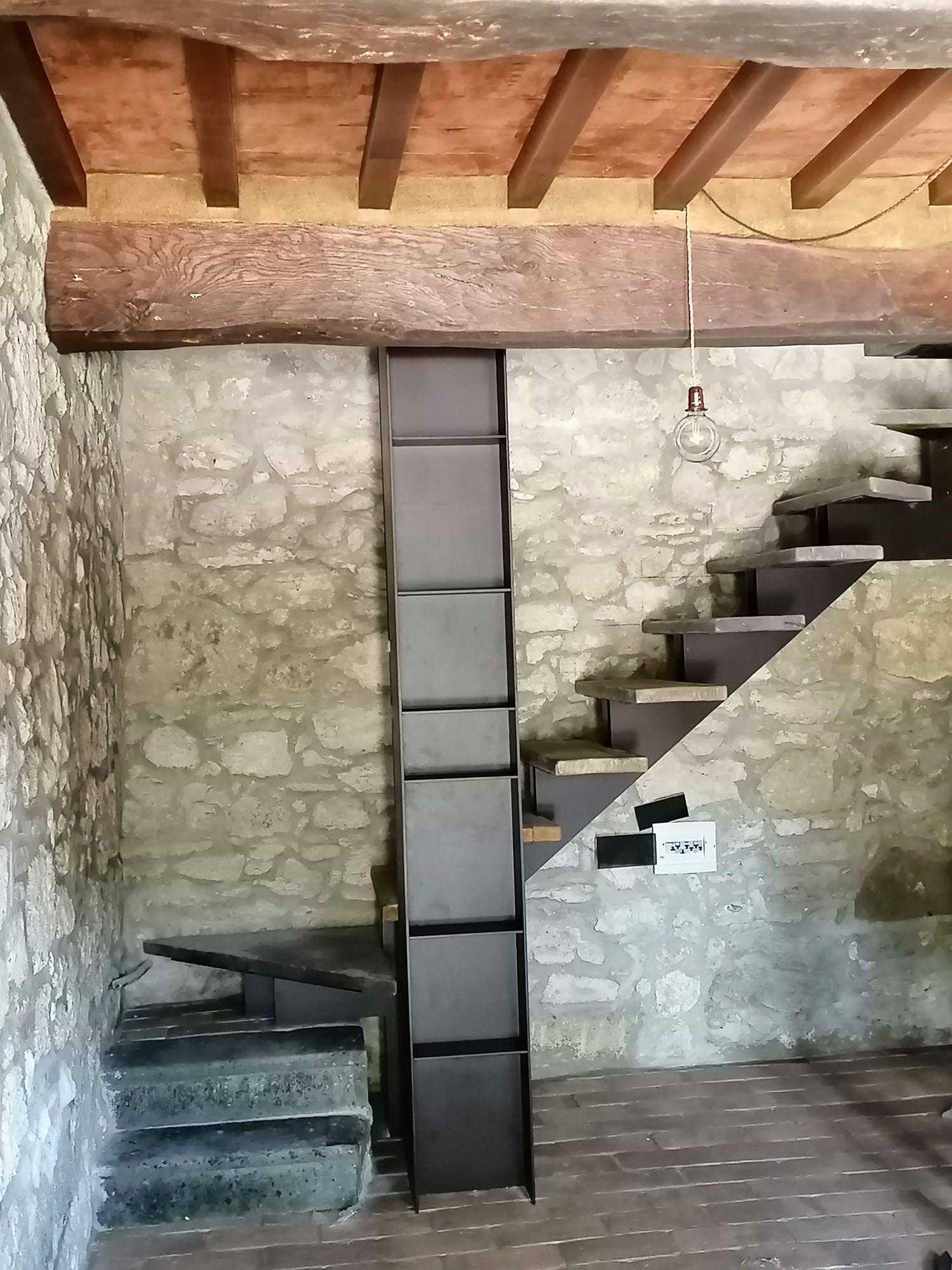 mobile in acciaio