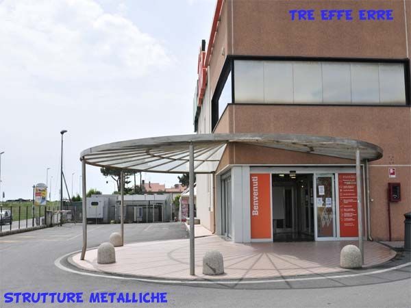 pensilina in acciaio