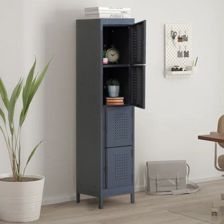 Hay un casillero en una sala de estar junto a una planta y una mesa.