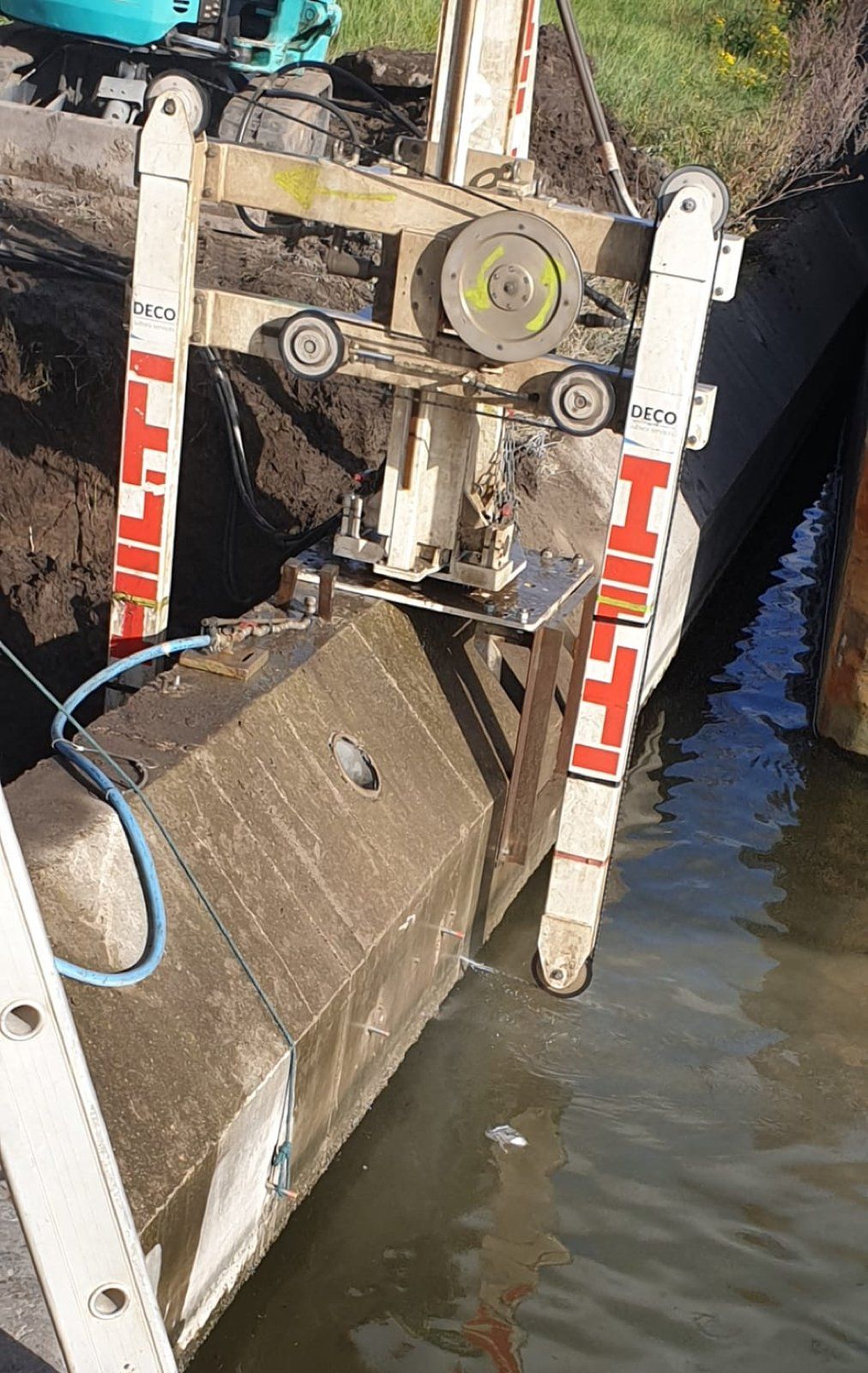 Diamond wire concrete cutter cutting a capping beam