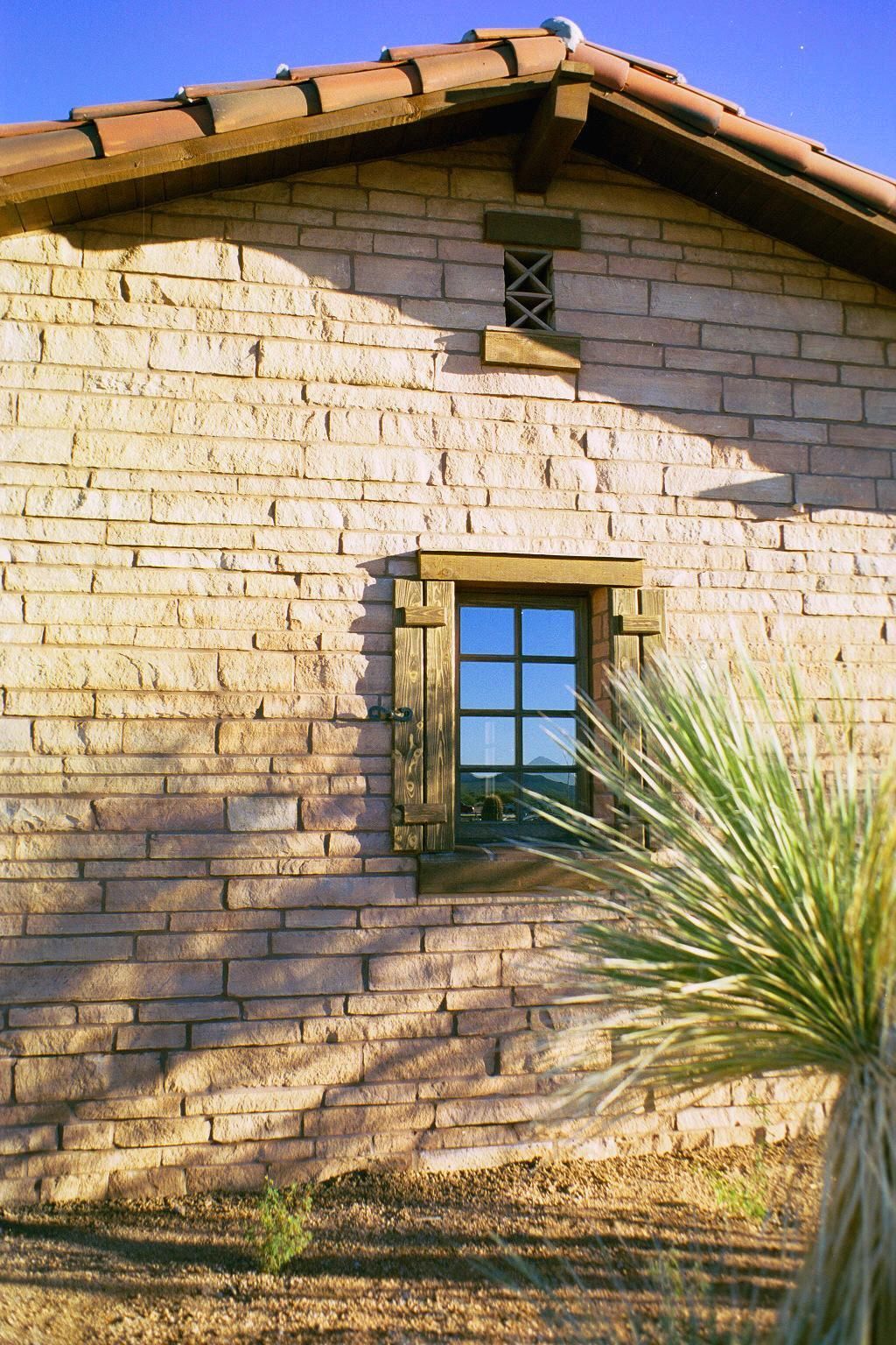 A brick building with a window on the side of it