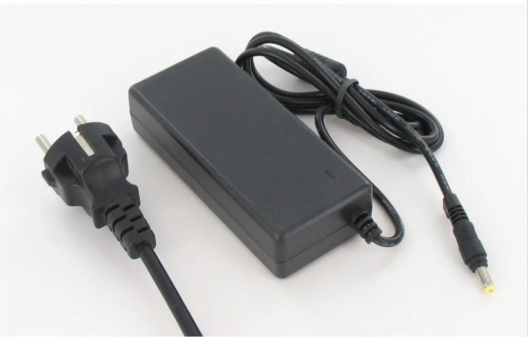 Laptop AC Adapter 65W  48x17mm