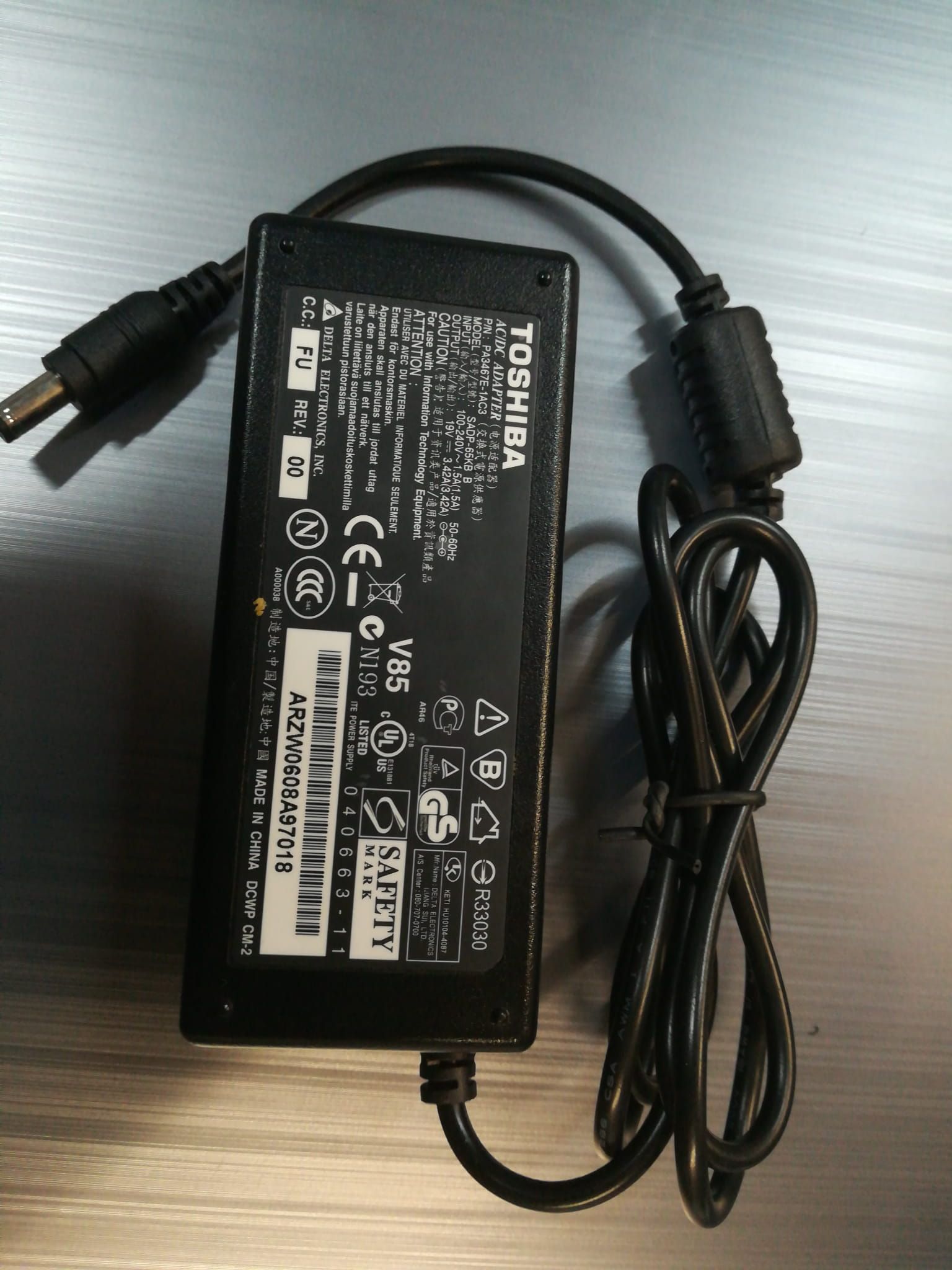 Toshiba Laptop AC Adapter 65W 5,5 mm * 2,5 mm