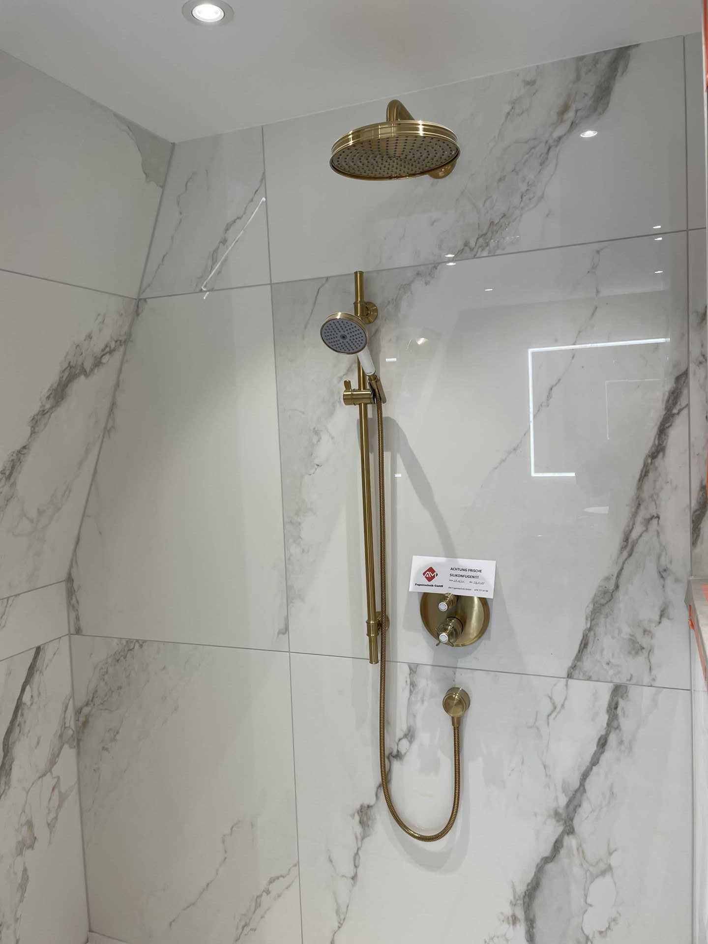 Goldene Luxusdusche