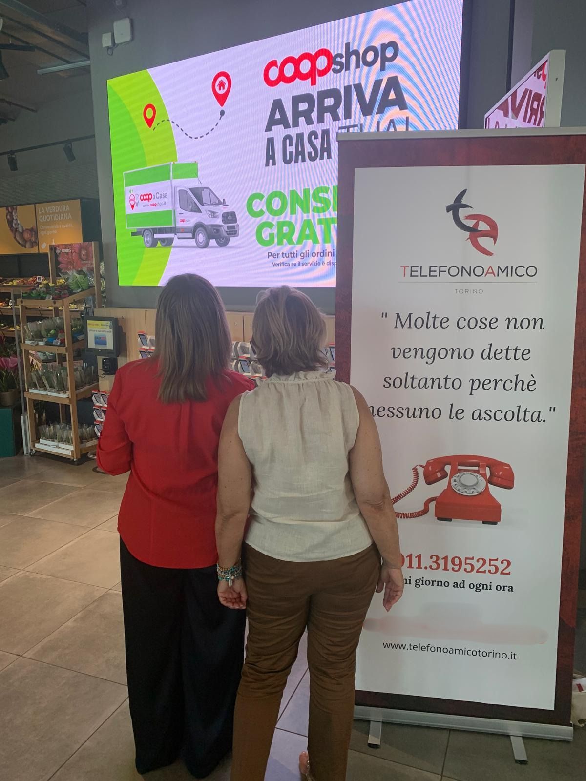 Totem Telefono Amico alla Coop