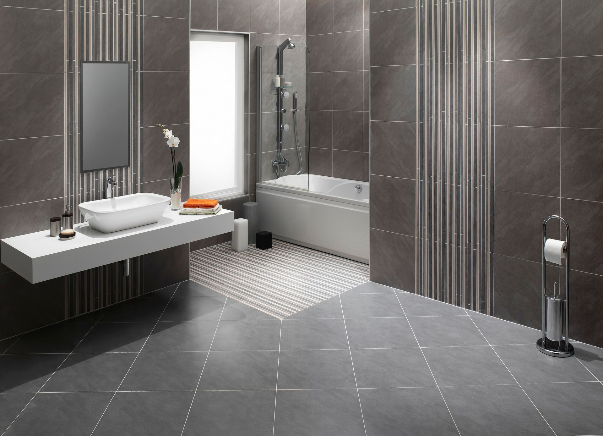 A bathroom with two sinks and a bathtub
