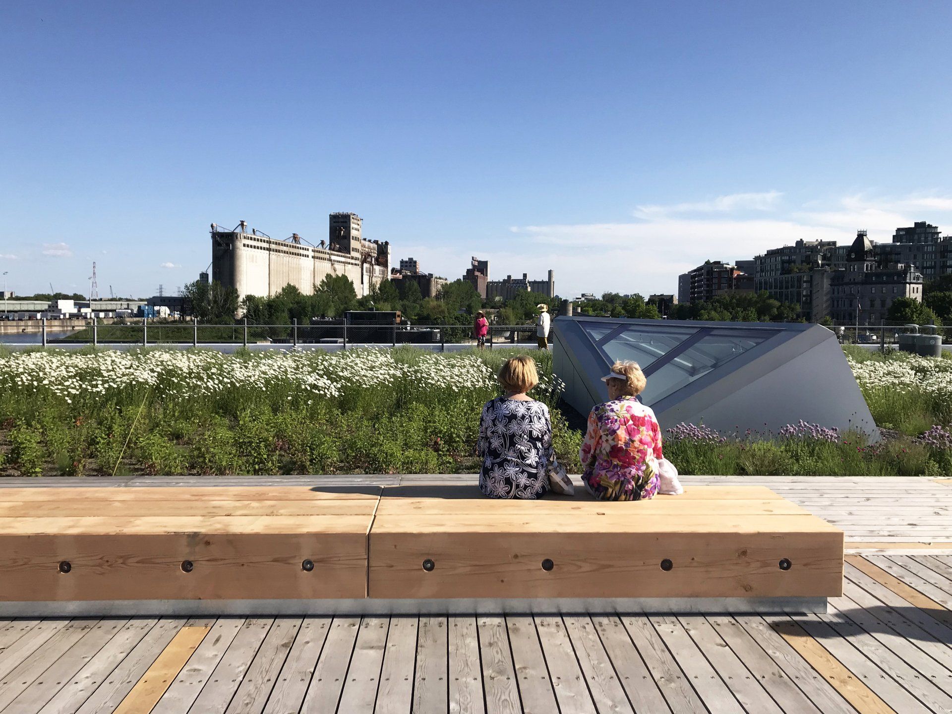 GRAND QUAI DU PORT DE MONTRÉAL : photo@NIPPAYSAGE