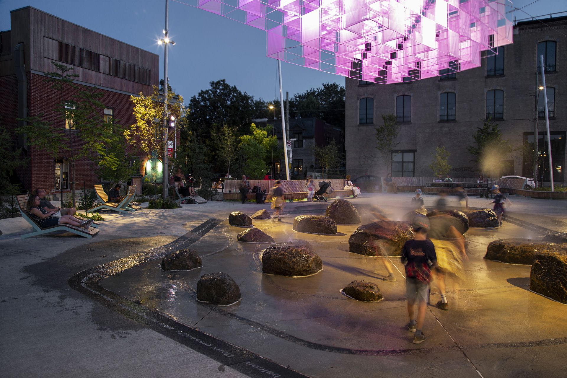 PLACE DES FLEURS-DE-MACADAM : photo©SteveMontpetit