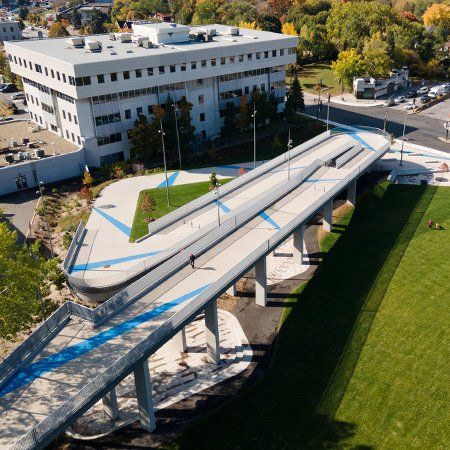 PASSERELLE DU CAMPUS MIL : photo©SteveMontpetit