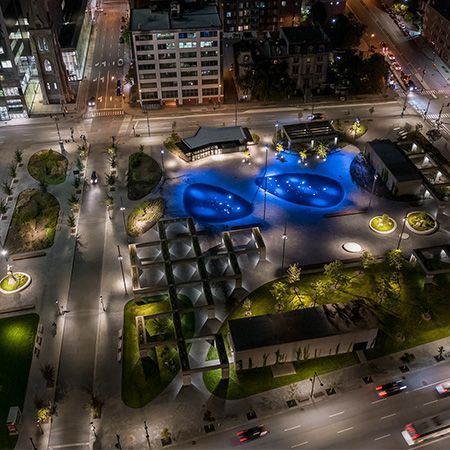 SQUARE VIGER : photo©InstaSonicpic_mtl